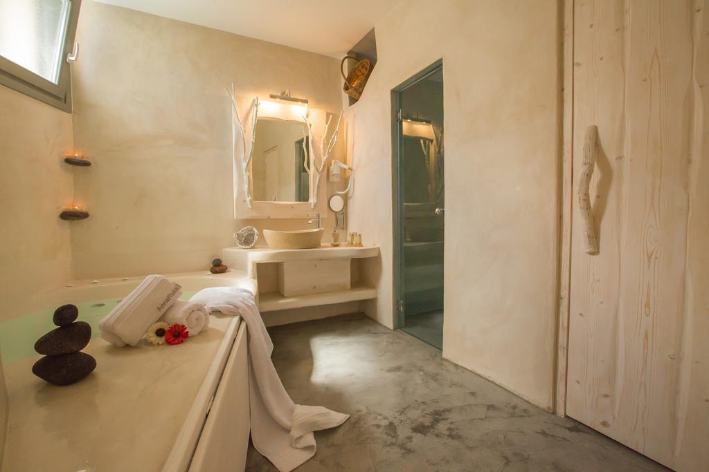Love Nest With Hot Tub, Hammam & Outdoor Cinema Akrotírion Esterno foto
