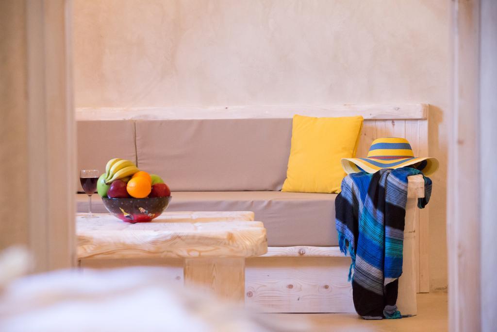 Love Nest With Hot Tub, Hammam & Outdoor Cinema Akrotírion Esterno foto
